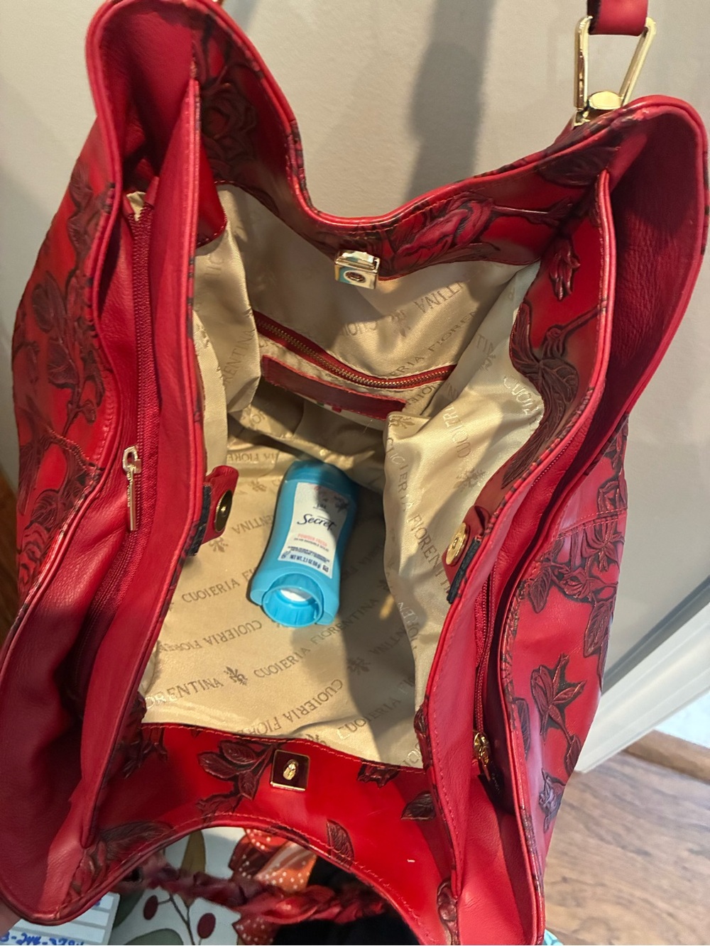 CUOIERIA FIORENTINA Red Floral Embossed Braided-Handle Hobo leather Bag. - Picture 13 of 13